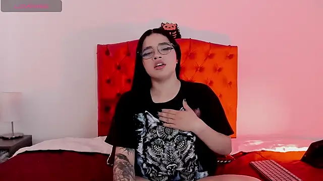 Snapshot of aliice_walker_ chatting on December 21, 2024, 4:36 pm aliice walker  online show from December 21, 2024, 4:36 pm