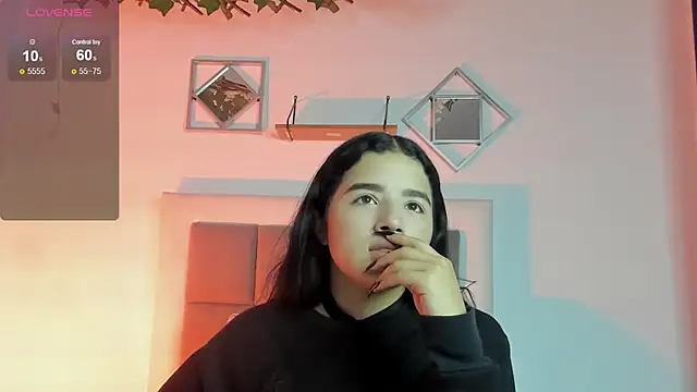 Snapshot of aliice_walker_ chatting on January 8, 2025, 12:26 pm aliice walker  online show from January 8, 2025, 12:26 pm