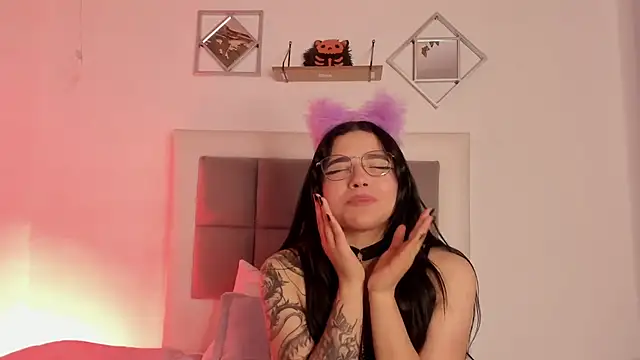 Snapshot of aliice_walker_ chatting on January 8, 2025, 6:31 pm aliice walker  online show from January 8, 2025, 6:31 pm