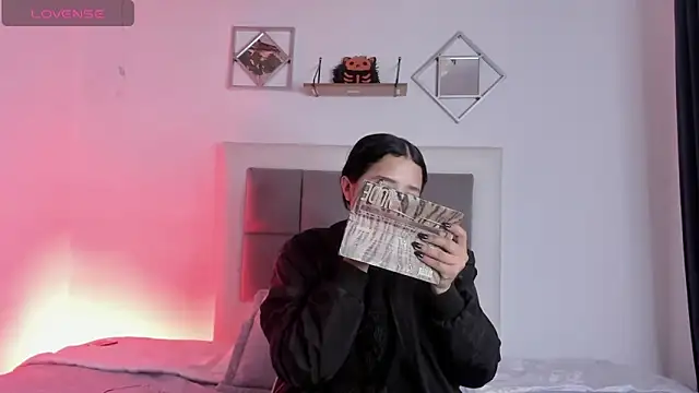 Snapshot of aliice_walker_ chatting on January 11, 2025, 12:40 pm aliice walker  online show from January 11, 2025, 12:40 pm