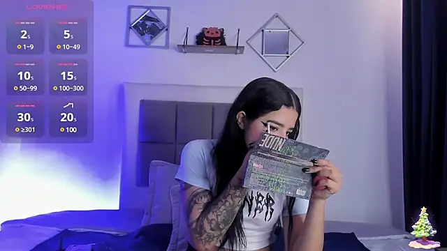 Snapshot of aliice_walker_ chatting on January 13, 2025, 1:17 pm aliice walker  online show from January 13, 2025, 1:17 pm