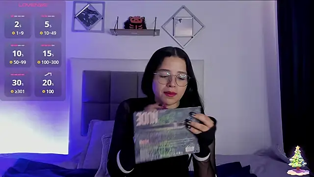 Snapshot of aliice_walker_ chatting on January 14, 2025, 12:35 pm aliice walker  online show from January 14, 2025, 12:35 pm