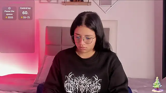 Snapshot of aliice_walker_ chatting on January 18, 2025, 12:04 pm aliice walker  online show from January 18, 2025, 12:04 pm