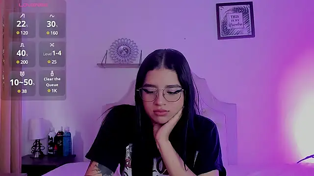 Snapshot of aliice_walker_ chatting on February 3, 2025, 3:17 pm aliice walker  online show from February 3, 2025, 3:17 pm