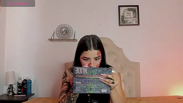 Snapshot of aliice_walker_ chatting on February 10, 2025, 6:35 pm aliice walker  online show from February 10, 2025, 6:35 pm