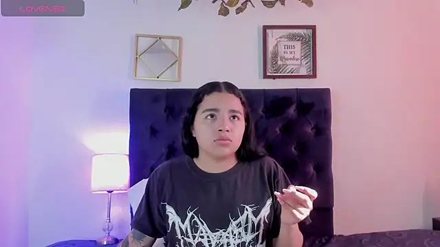 Snapshot of aliice_walker_ chatting on February 18, 2025, 1:11 pm aliice walker  online show from February 18, 2025, 1:11 pm