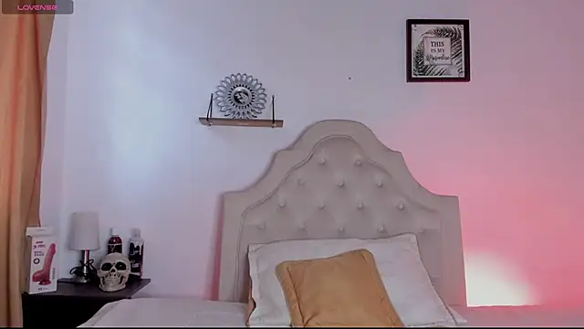 Snapshot of aliice_walker_ chatting on September 15, 2025, 1:33 pm aliice walker  online show from September 15, 2025, 1:33 pm