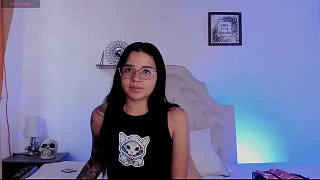 Snapshot of aliice_walker_ chatting on September 19, 2025, 12:50 pm aliice walker  online show from September 19, 2025, 12:50 pm