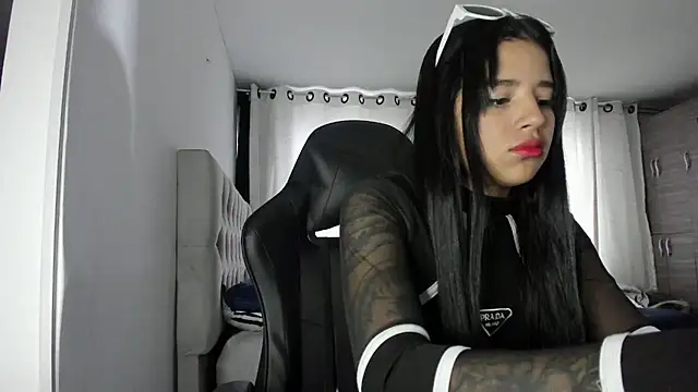 Snapshot of aliice_walker_ chatting on October 3, 2025, 1:08 pm aliice walker  online show from October 3, 2025, 1:08 pm