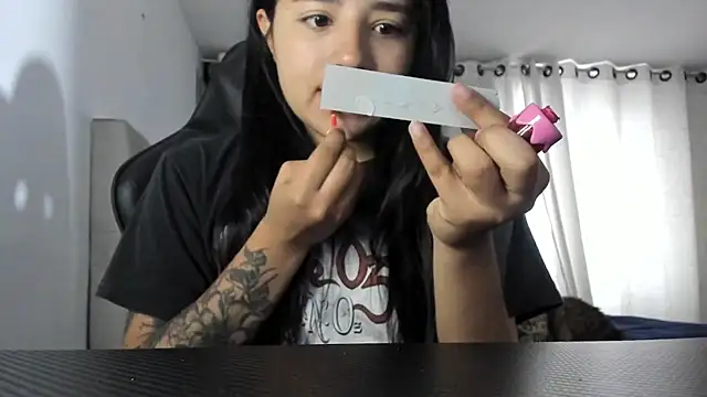 Snapshot of aliice_walker_ chatting on October 8, 2025, 12:58 pm aliice walker  online show from October 8, 2025, 12:58 pm