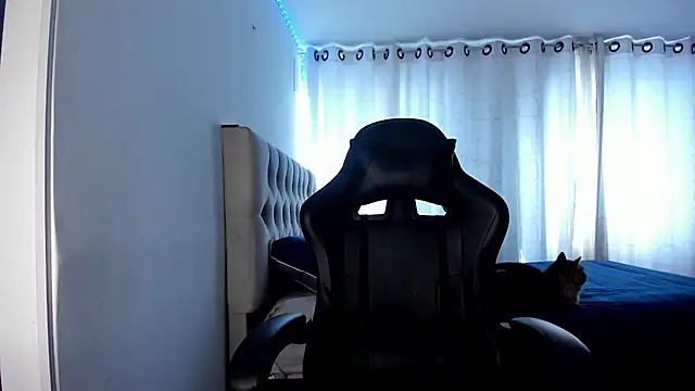 Snapshot of aliice_walker_ chatting on October 22, 2025, 12:49 pm aliice walker  online show from October 22, 2025, 12:49 pm