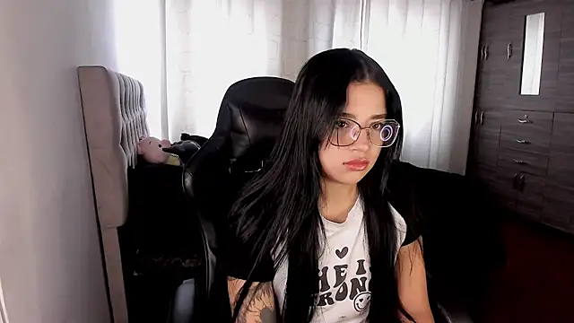 aliice walker  online show from February 11, 2026, 4:56 pm