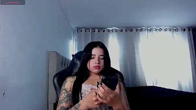 Snapshot of aliice_walker_ chatting on April 17, 2026, 5:38 pm aliice walker online show from April 17, 2026, 5:38 pm