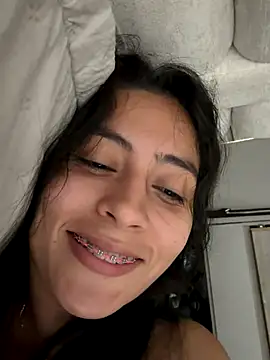 Sophie  Foxxx online show from November 21, 2025, 1:10 pm