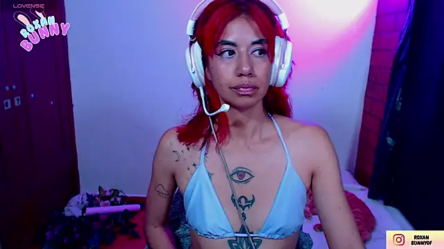 Snapshot of Roxanbunny1 chatting on September 21, 2025, 12:01 am Roxanbunny1 online show from September 21, 2025, 12:01 am