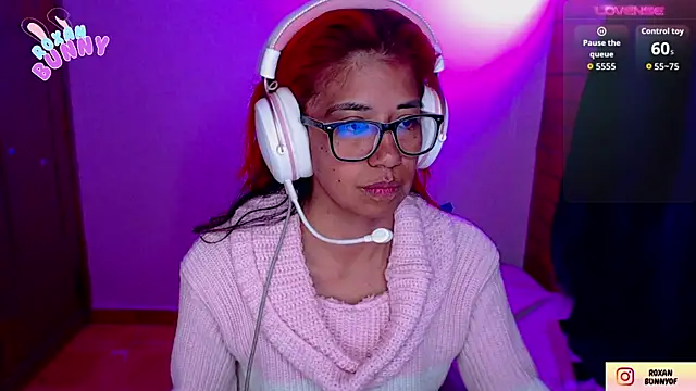 Snapshot of Roxanbunny1 chatting on September 24, 2025, 5:33 am Roxanbunny1 online show from September 24, 2025, 5:33 am