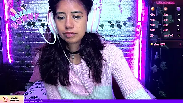 Snapshot of Roxanbunny1 chatting on March 21, 2026, 8:19 am Roxanbunny1 online show from March 21, 2026, 8:19 am