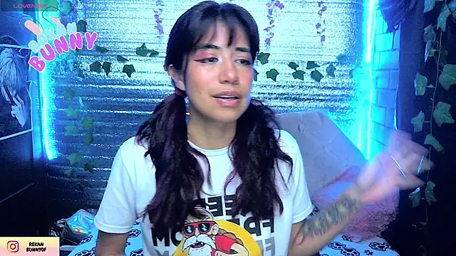 Snapshot of Roxanbunny1 chatting on March 26, 2026, 3:34 am Roxanbunny1 online show from March 26, 2026, 3:34 am