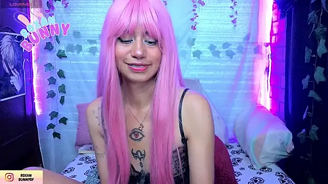 Snapshot of Roxanbunny1 chatting on April 15, 2026, 3:57 am Roxanbunny1 online show from April 15, 2026, 3:57 am