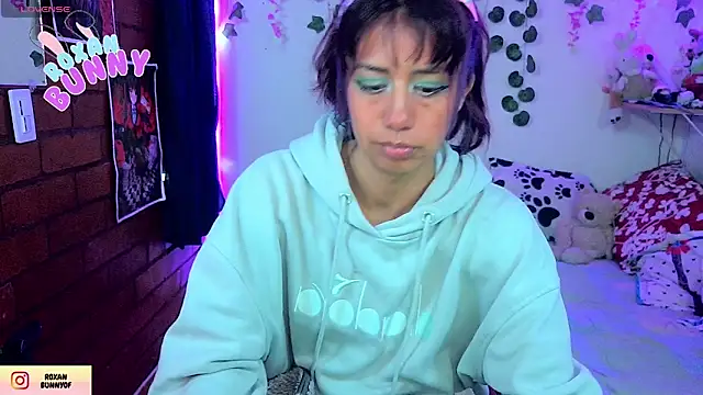 Snapshot of Roxanbunny1 chatting on April 21, 2026, 1:50 pm Roxanbunny1 online show from April 21, 2026, 1:50 pm