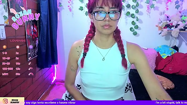 Snapshot of Roxanbunny1 chatting on May 2, 2026, 12:59 am Roxanbunny1 online show from May 2, 2026, 12:59 am