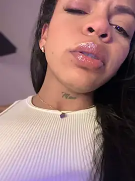 Snapshot of Charly_ chatting on December 31, 2024, 1:04 am Charly  online show from December 31, 2024, 1:04 am