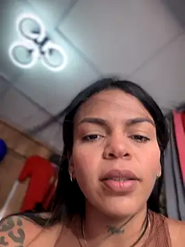 Snapshot of Charly_ chatting on October 4, 2025, 3:32 pm Charly  online show from October 4, 2025, 3:32 pm
