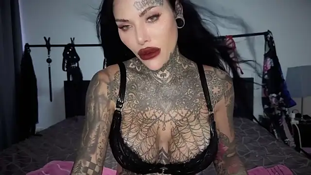 claudiacvc95 online show from March 5, 2026, 5:36 am