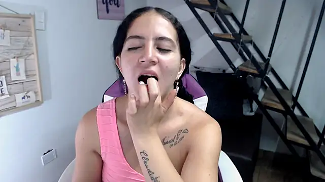 samantha baby  online show from October 7, 2025, 6:16 pm