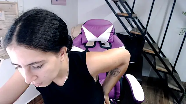 samantha baby  online show from November 20, 2025, 5:12 pm