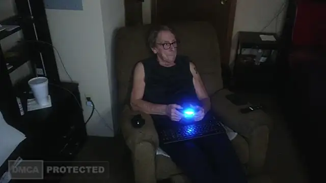 Lusty Kinks online show from December 21, 2024, 9:04 pm