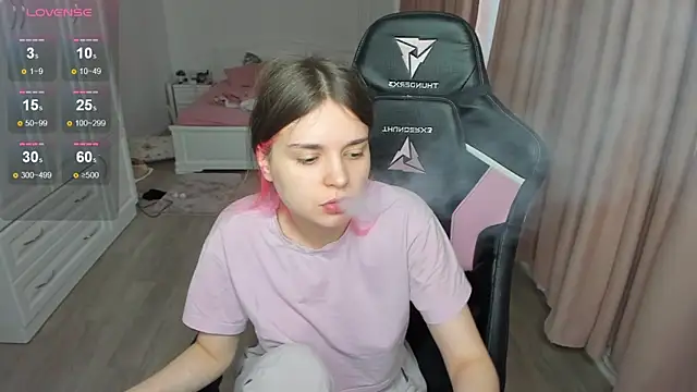 Snapshot of lil_cassie chatting on October 26, 2025, 9:59 am lil cassie online show from October 26, 2025, 9:59 am