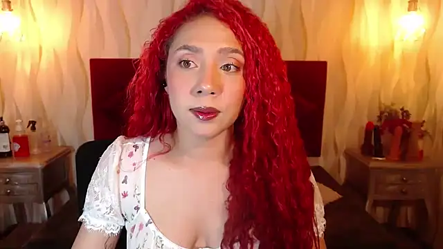 Snapshot of IsabelaLatina chatting on May 24, 2026, 4:28 am IsabelaLatina online show from May 24, 2026, 4:28 am
