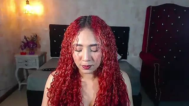 Snapshot of IsabelaLatina chatting on June 15, 2026, 2:25 am IsabelaLatina online show from June 15, 2026, 2:25 am