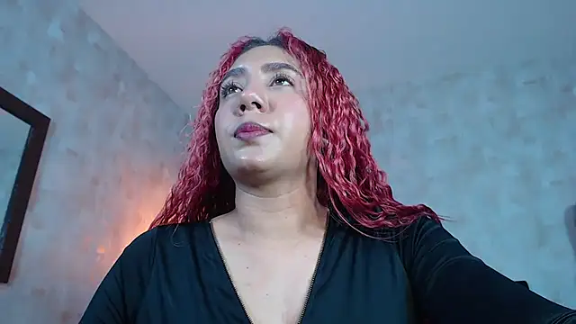 Snapshot of IsabelaLatina chatting on June 17, 2026, 6:38 am IsabelaLatina online show from June 17, 2026, 6:38 am