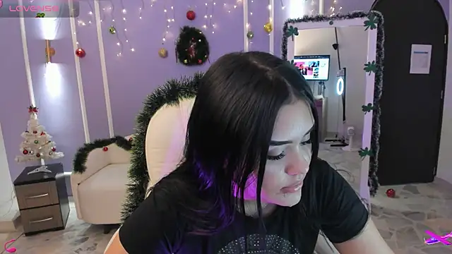 martinasaez online show from December 3, 2024, 1:08 am