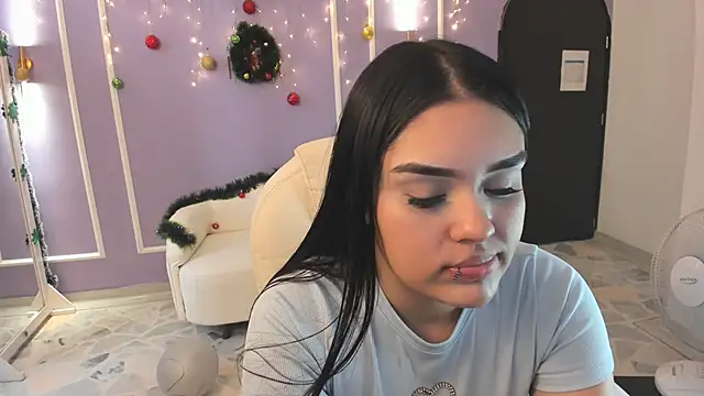 martinasaez online show from December 18, 2024, 8:03 pm