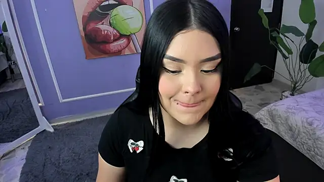 martinasaez online show from November 12, 2025, 7:57 pm