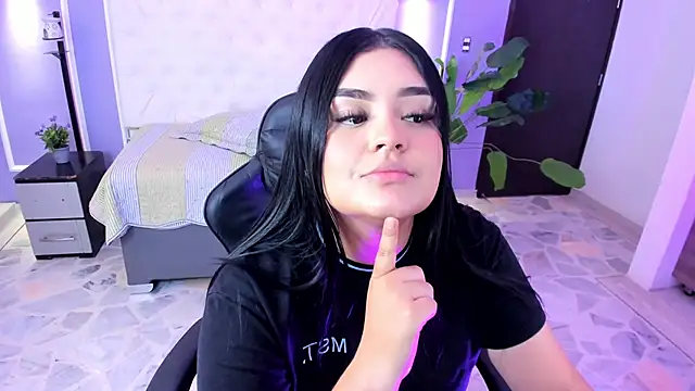 Snapshot of martinasaez chatting on March 7, 2026, 1:30 pm martinasaez online show from March 7, 2026, 1:30 pm