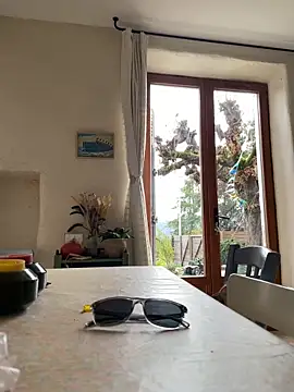 la chiennete online show from November 1, 2025, 12:29 pm