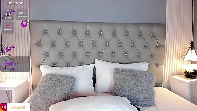 Victoriaxx  online show from October 6, 2025, 11:24 pm