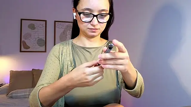 Snapshot of leyla_babe chatting on December 18, 2024, 2:17 pm leyla babe online show from December 18, 2024, 2:17 pm