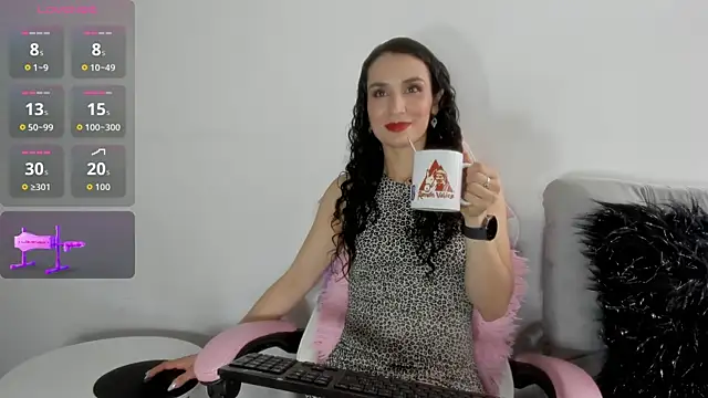 Layla Sia online show from September 19, 2025, 5:13 pm