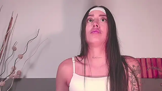 NoraDasilva online show from September 29, 2025, 11:20 pm