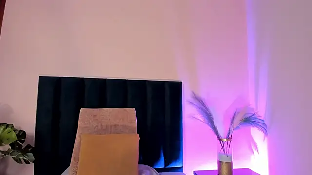 NoraDasilva online show from November 14, 2025, 11:46 pm