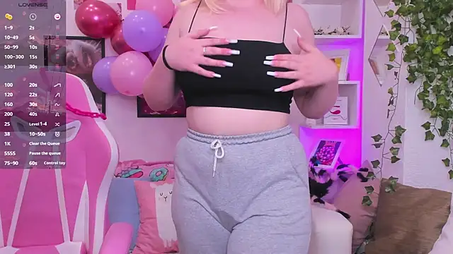 art lovee online show from October 14, 2025, 2:12 am