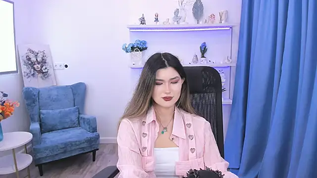 AnneTLi online show from November 3, 2025, 7:26 pm