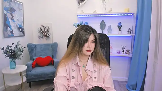 AnneTLi online show from May 5, 2026, 3:14 am