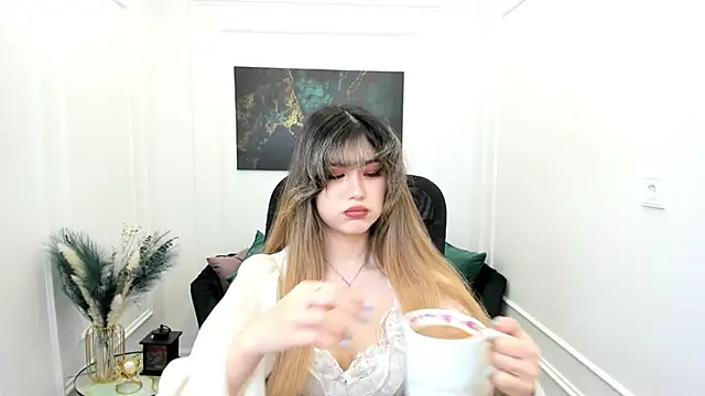 AnneTLi online show from June 28, 2026, 4:07 am