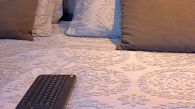 KeryHillson online show from December 4, 2025, 11:52 am